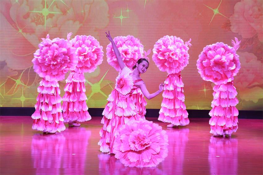 米兰线上平台,米兰（中国）2019年度工作动员大会---舞蹈《花开树恩》